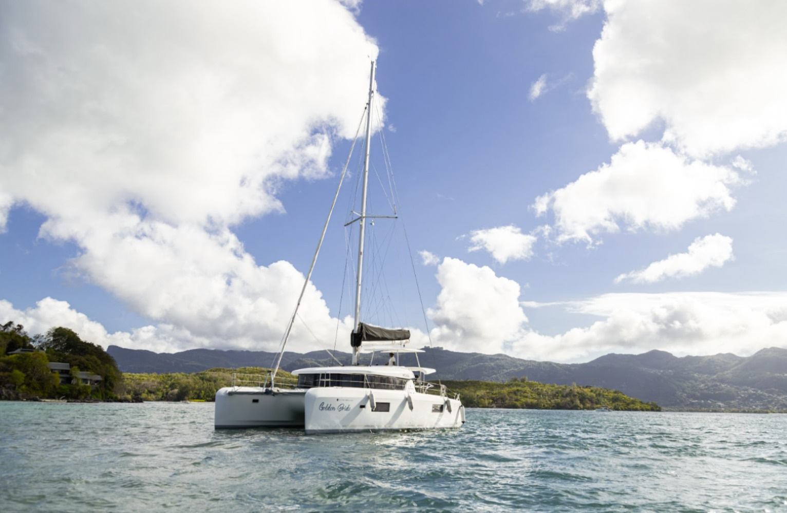 Яхта Golden Bride длиной 42 фута на 10 человек